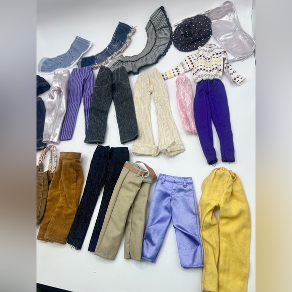Assorted Doll Clothes Set that‎ can fit Barbie. - Picture 8 of 16